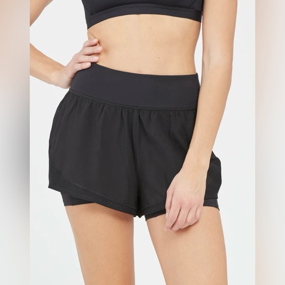 SPANX double layer shorts with phone pocket-medium NWOT - Picture 1 of 12
